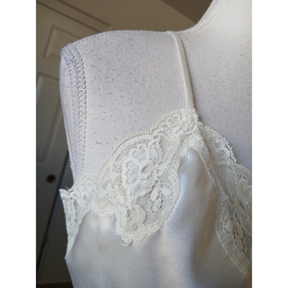 Vintage Victoria's Secret Beige Lace Trim Satin Cami Tank Top Y2K 90's Medium - Picture 6 of 14